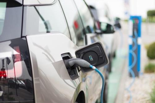 تلاش۲۰ شرکت دانش بنیان برای ساخت ایستگاه های شارژ خودرو های برقی