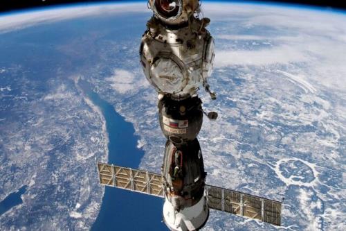 بررسی نشتی در کپسول فضایی روسیه با کمک بازوی رباتیک