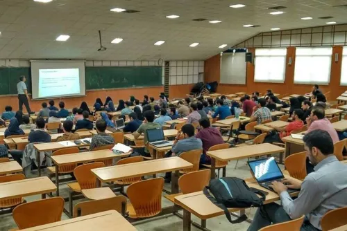 برخی اساتید جوان به علت مشکلات معیشتی در دانشگاه اقامت می کنند!