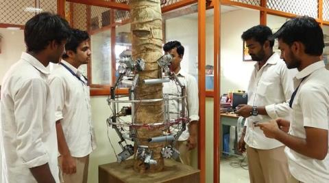 هندی ها برای چیدن نارگیل، ربات ساختند